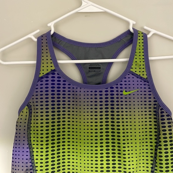 Women’s Nike workout tank top size medium - Picture 2 of 4